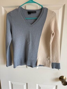 360 Cashmere Women's Two-Tone V-Neck 100% Cashmere Sweater - Blue & Cream